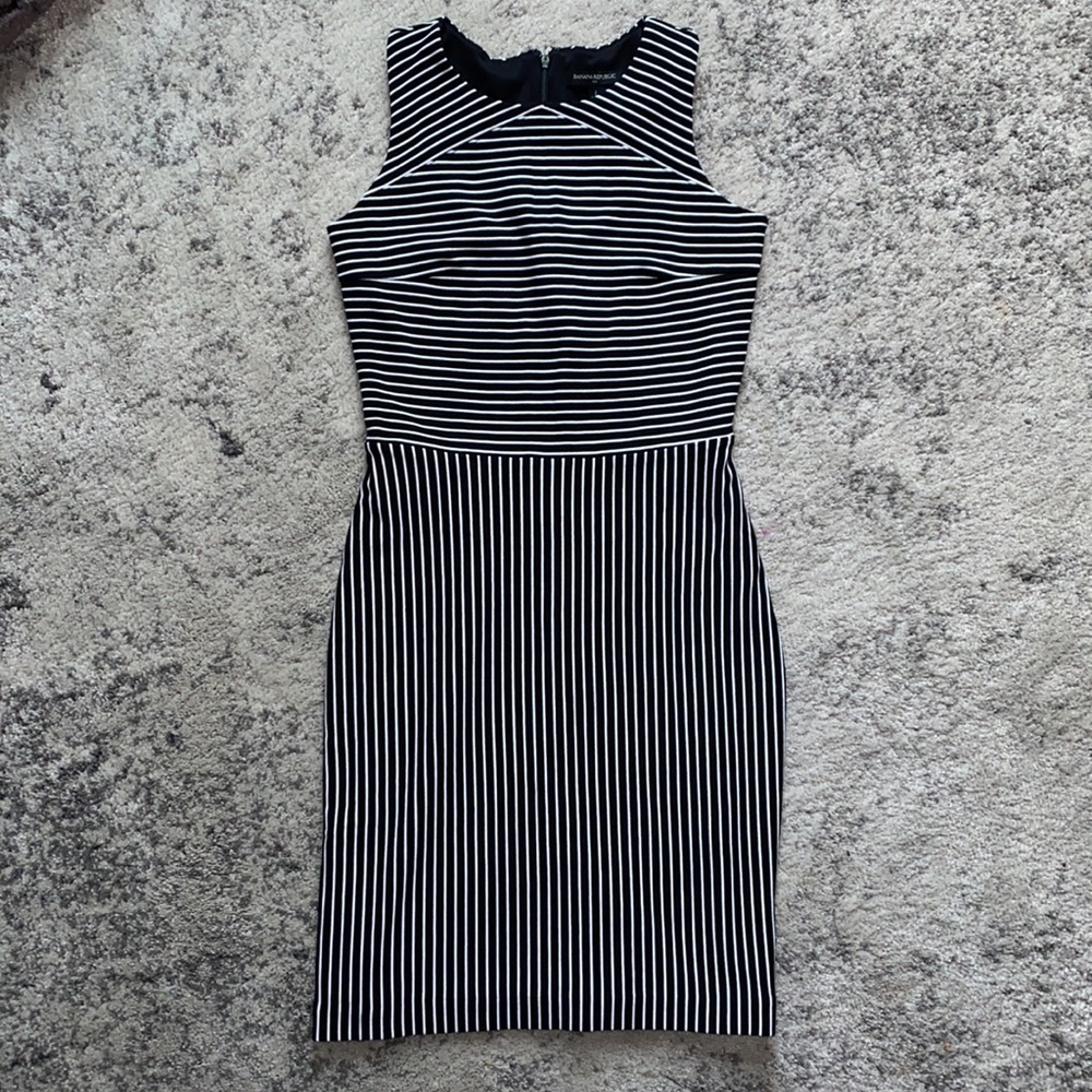 ✌🏼Banana Republic Black White Stripe Dress 2